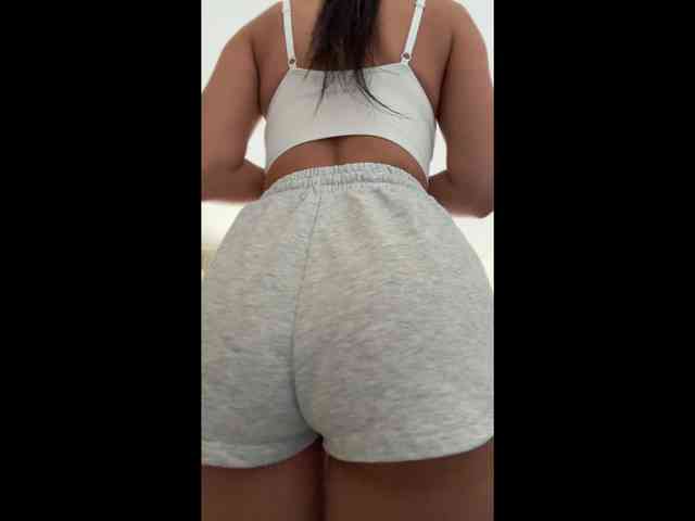 IvyNoirr webcam