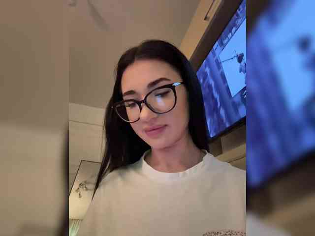 IvyNoirr webcam