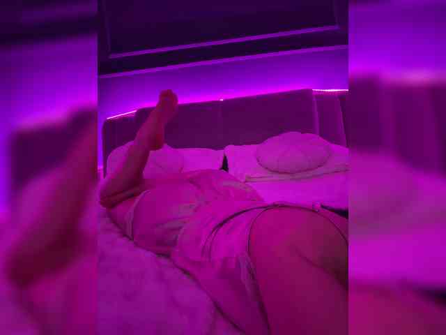 IvyNoirr webcam