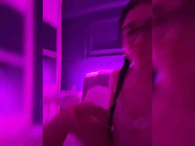 IvyNoirr webcam
