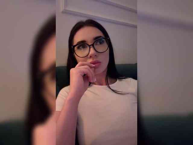 IvyNoirr webcam