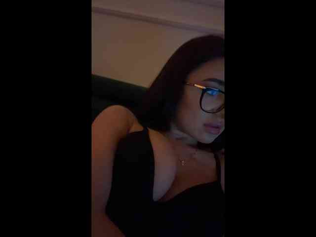 IvyNoirr webcam