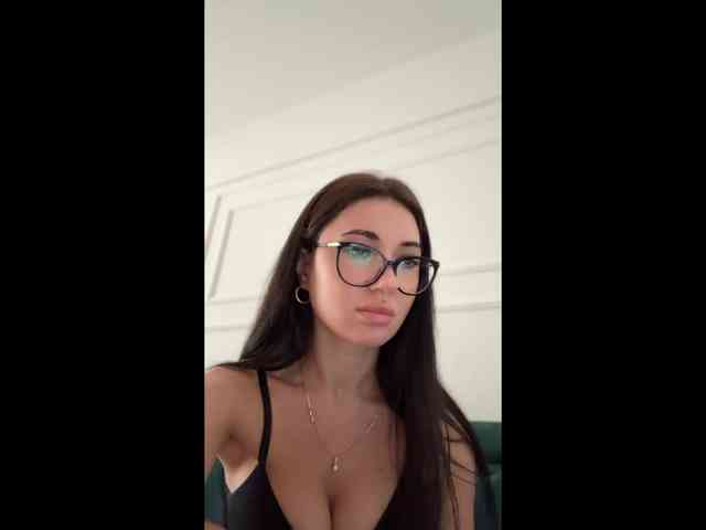 IvyNoirr webcam