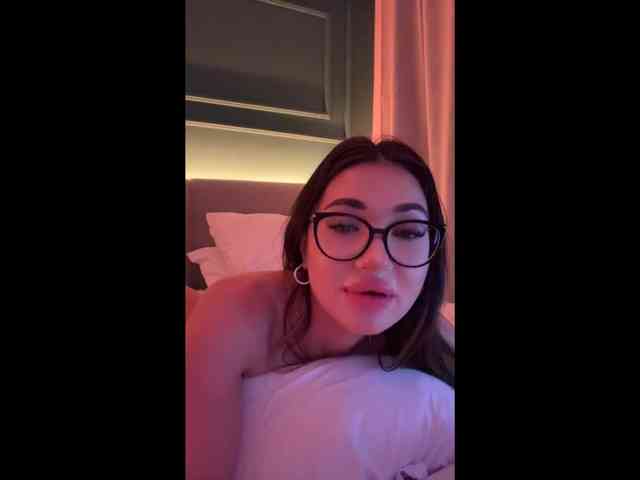 IvyNoirr webcam