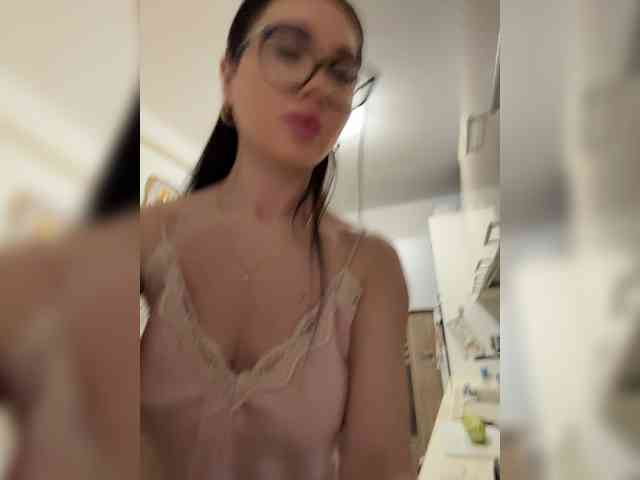 IvyNoirr webcam
