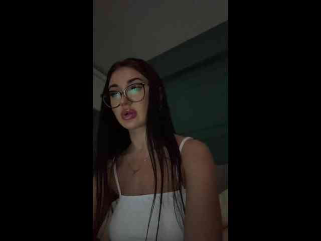 IvyNoirr webcam