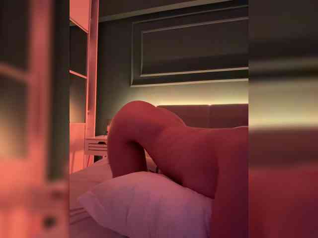IvyNoirr webcam