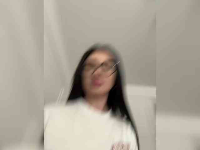 Mẫu này đang trực tiếp. Chiaralovee