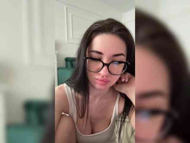 IvyNoirr webcam