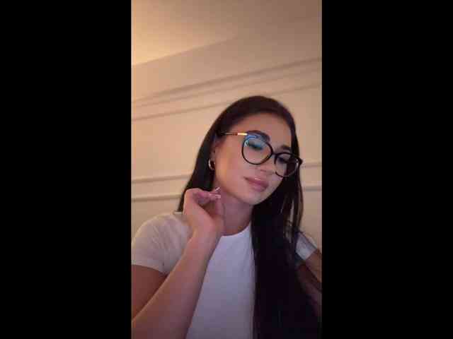 IvyNoirr webcam