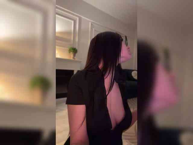 IvyNoirr webcam
