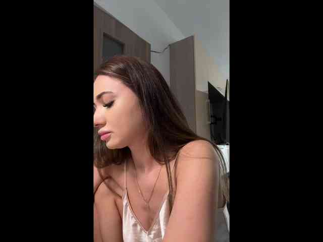 IvyNoirr webcam
