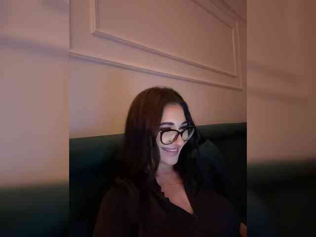 IvyNoirr webcam
