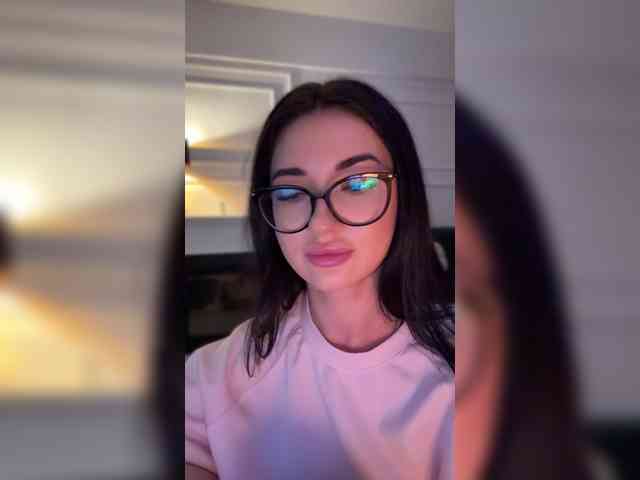 IvyNoirr webcam