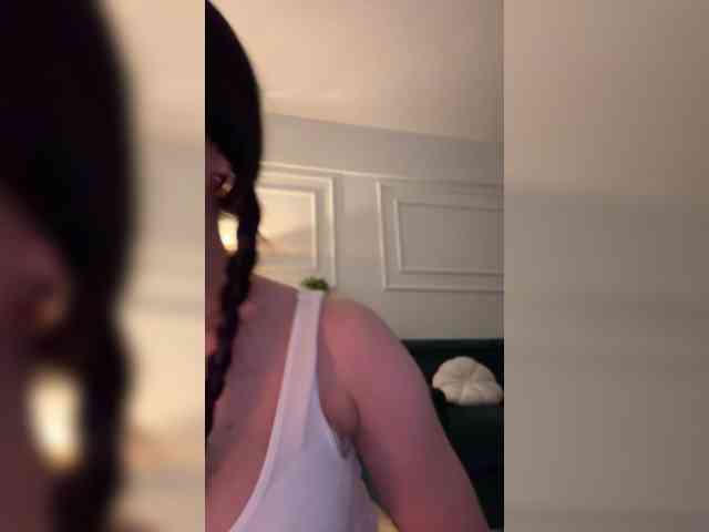 IvyNoirr webcam