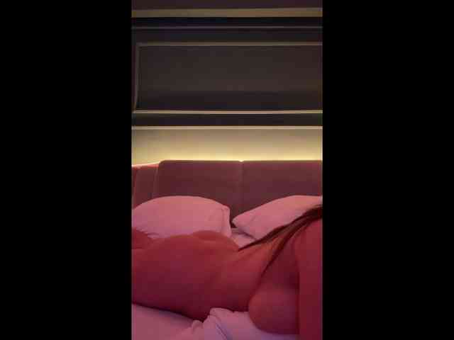 IvyNoirr webcam
