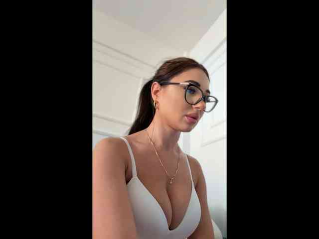 IvyNoirr webcam