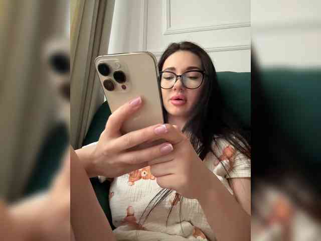 IvyNoirr webcam