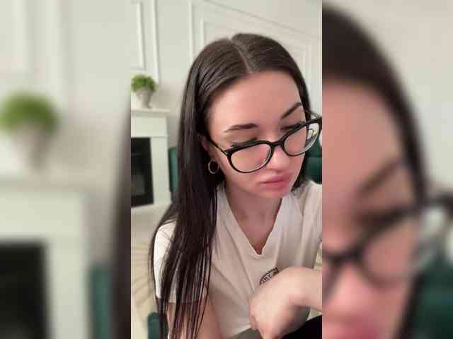 IvyNoirr webcam