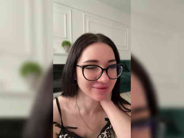 IvyNoirr webcam