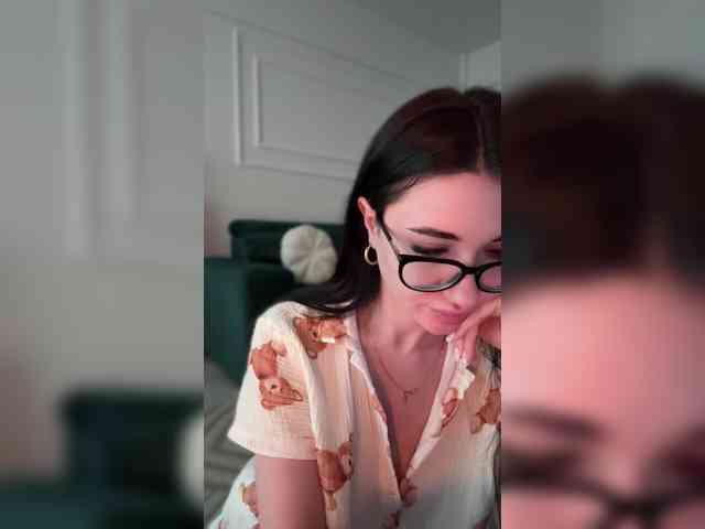 IvyNoirr webcam