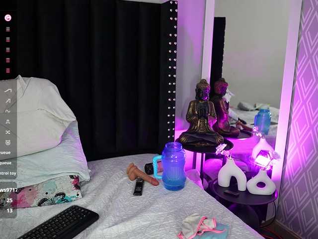 Hotlatinateacher live cam on BongaCams