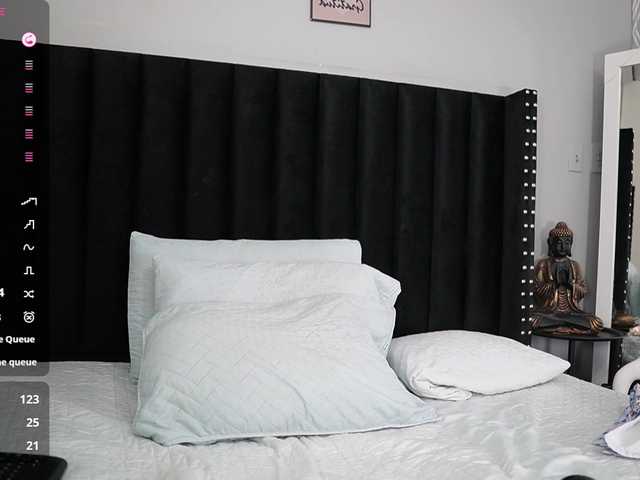 Hotlatinateacher live cam on BongaCams
