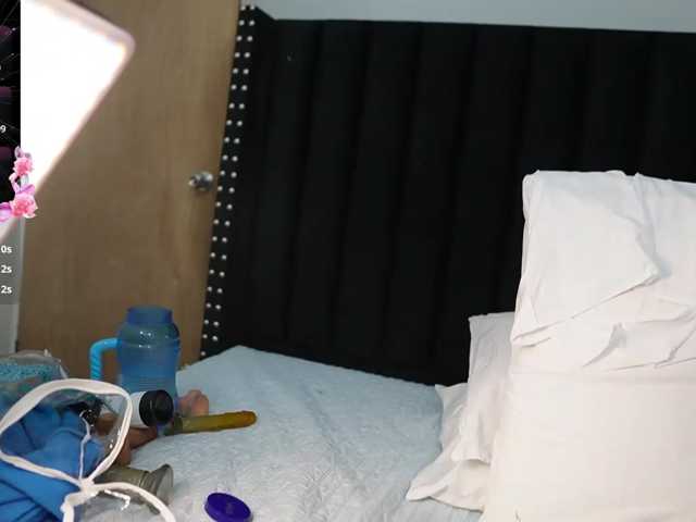 Hotlatinateacher live cam on BongaCams