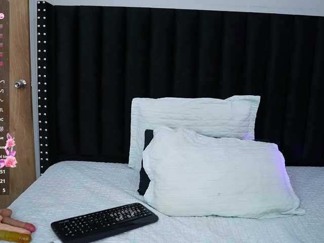 Hotlatinateacher live cam on BongaCams