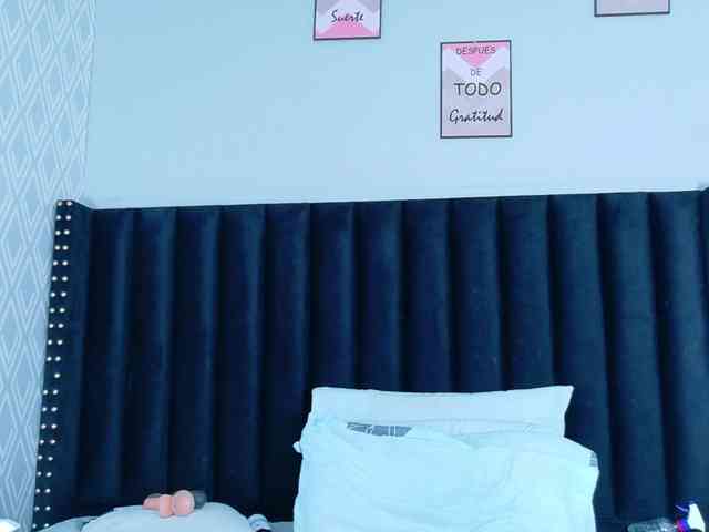 Hotlatinateacher webcam