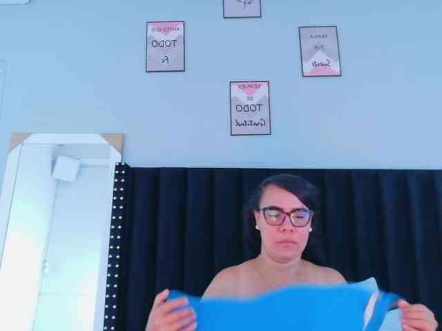 Hotlatinateacher webcam