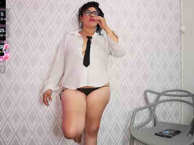 hotlatinateacher's live room