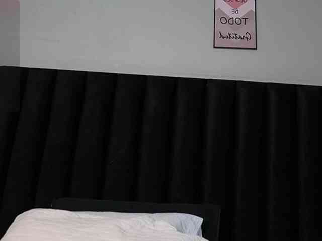 Hotlatinateacher webcam