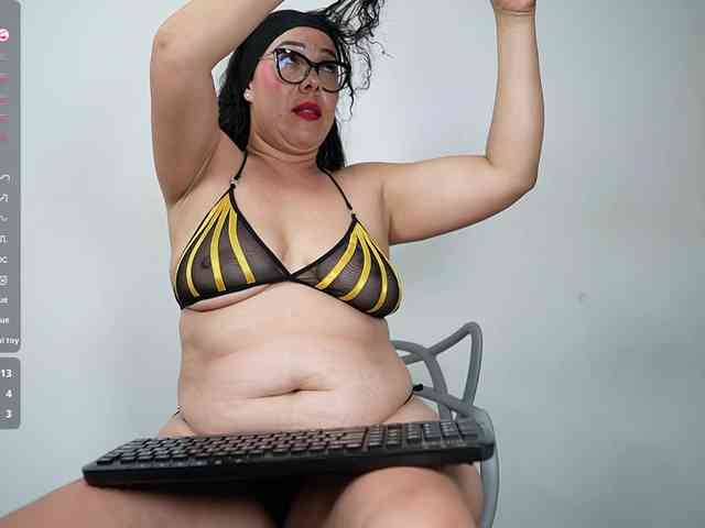 Hotlatinateacher webcam