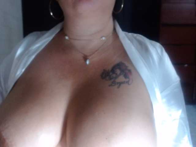 CameliaLong live cam on BongaCams