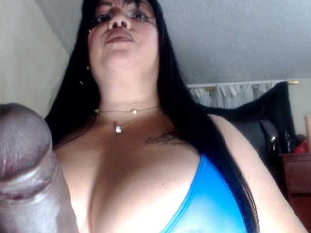 CameliaLong live cam on BongaCams