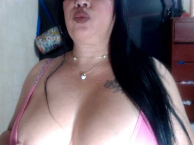 CameliaLong live cam on BongaCams