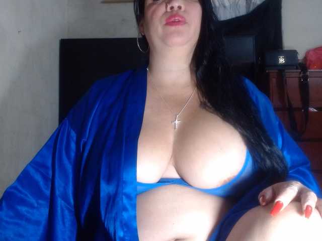 CameliaLong live cam on BongaCams