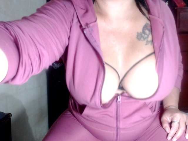 CameliaLong live cam on BongaCams