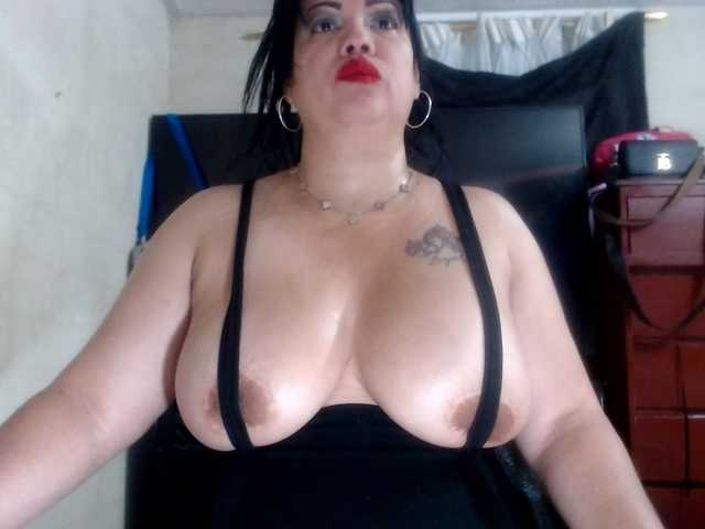CameliaLong live cam on BongaCams