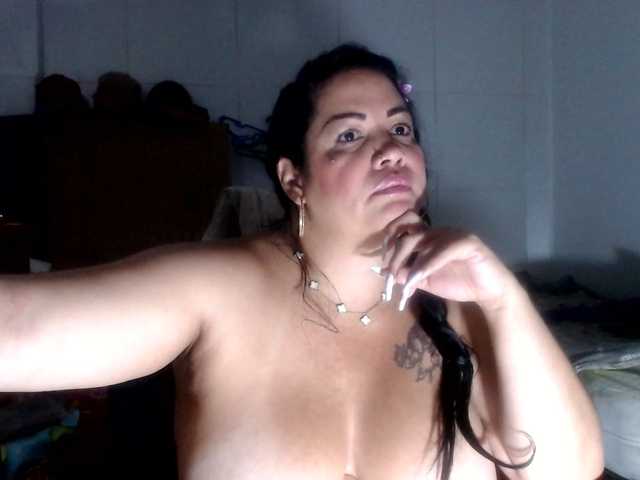 CameliaLong live cam on BongaCams