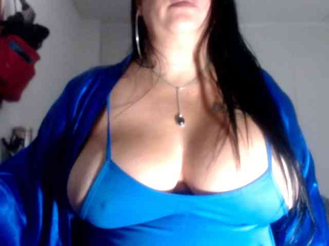 CameliaLong webcam