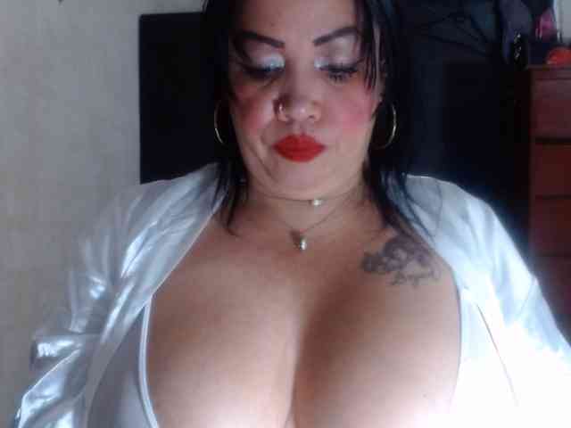 Camelialong's cam show statistics and live stream
