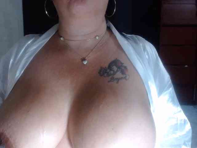 CameliaLong webcam