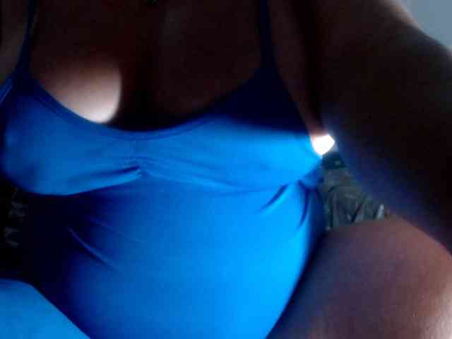 CameliaLong webcam