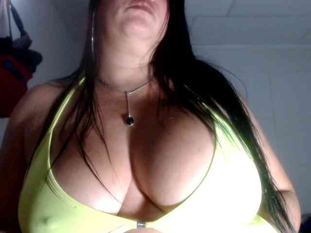 CameliaLong webcam