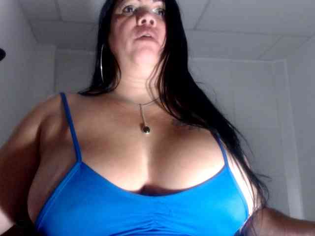 CameliaLong webcam