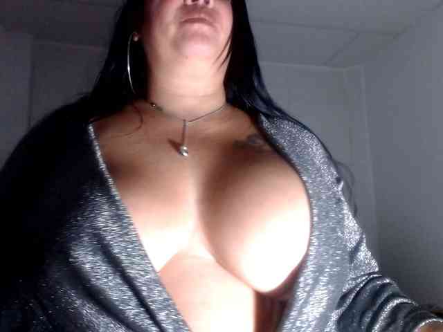 CameliaLong webcam
