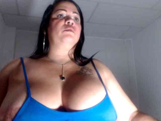 CameliaLong webcam