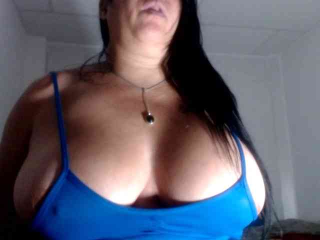 CameliaLong webcam